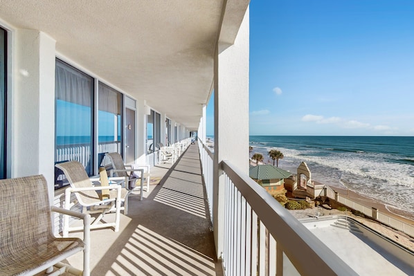 Property grounds - Oceanfront Condo w/ Pool, Gym & Walk to Dining & Shops (Daytona Beach)