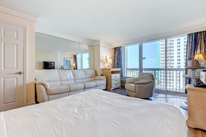 1 bedroom, iron/ironing board, free WiFi, bed sheets - Beachfront Studio Retreat | King Bed, Pool, Gym & Prime Location (Daytona Beach)