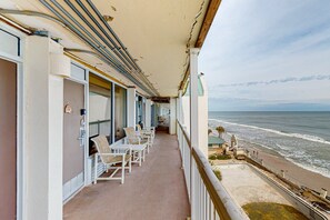 Property grounds - Chic Oceanfront Studio with Balcony, Pool & Direct Beach Access (Daytona Beach)
