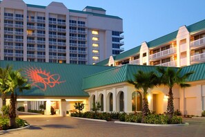 Exterior - Cozy Oceanfront Studio – Balcony, Kitchenette, Walk to Boardwalk (Daytona Beach)