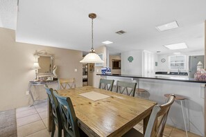 Dining - Relaxing Ocean-View Condo w/ Pool, Balcony & Walkable Beach Access (Daytona Beach)
