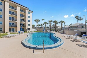 Pool - Relaxing Ocean-View Condo w/ Pool, Balcony & Walkable Beach Access (Daytona Beach)