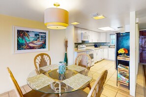 Dining - Ocean View Condo w/ Pool, Balcony & Beach Access – Family-Friendly (Daytona Beach Shores)