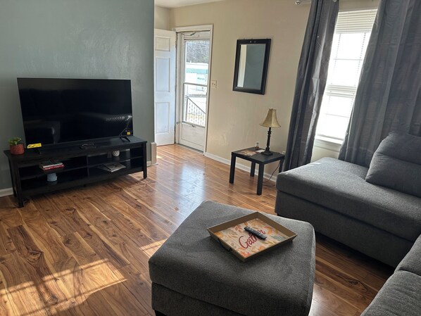 Smart TV, books - Wasena Townhouse 2 (Roanoke)