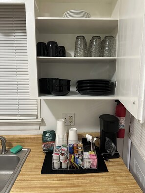 冰箱、微波炉、烤箱、炉灶