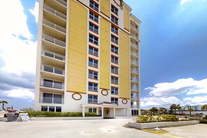 Exterior - Sunny 3‑Bedroom Oceanfront Condo with Balcony & Direct Beach Access (Daytona Beach Shores)