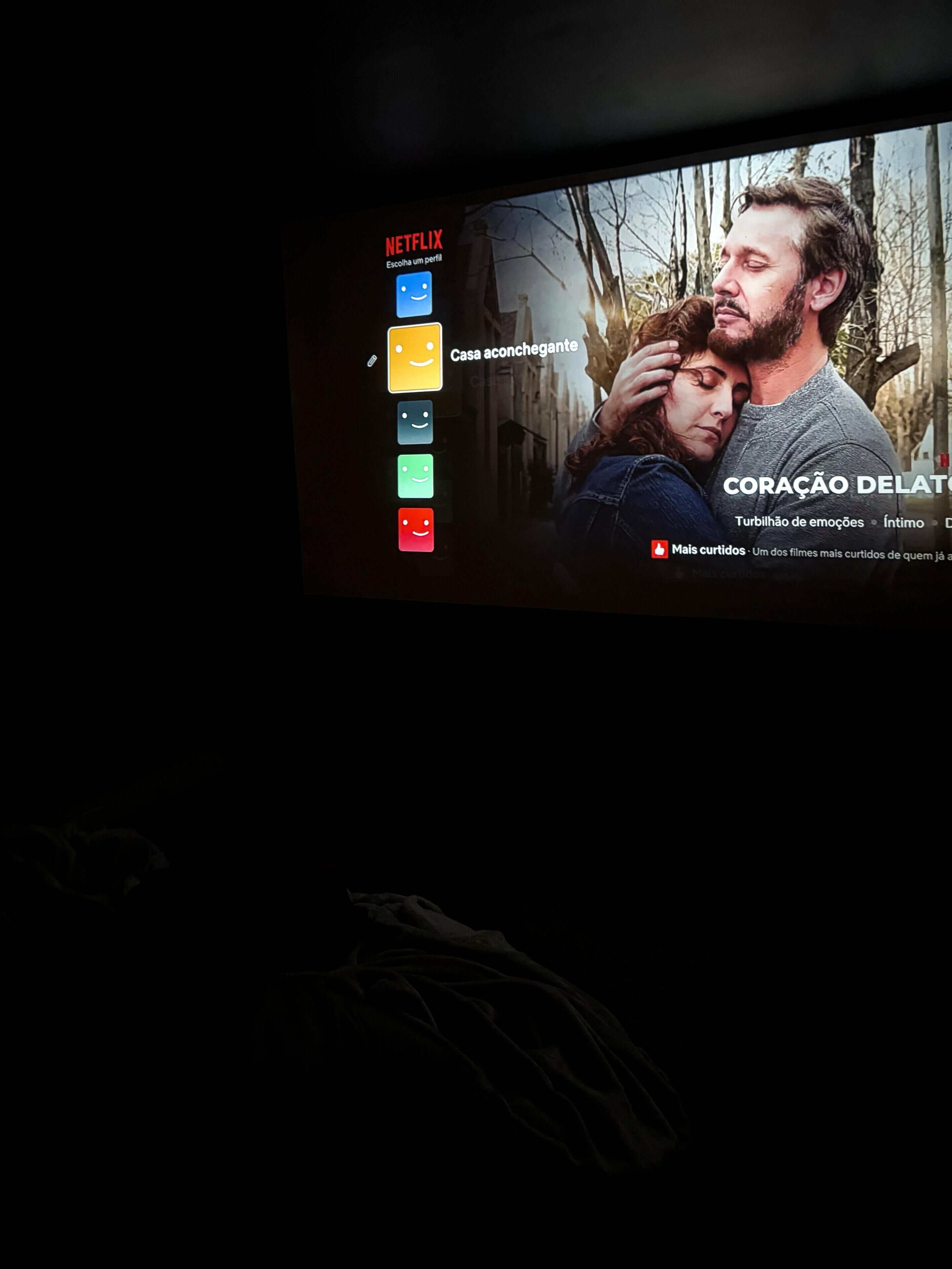 Eine Netflix-Oberfläche mit einem Film mit dem Titel "Coração Delatado" und einem Profilsymbol.