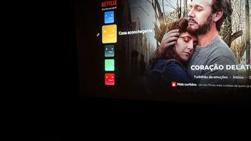 Eine Netflix-Oberfläche mit einem Film mit dem Titel "Coração Delatado" und einem Profilsymbol.