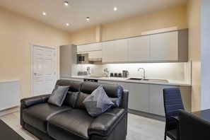House - Host Stay Ross View Ground Floor Apartment (Whitby)
