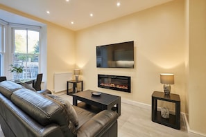 House - Host Stay Ross View Ground Floor Apartment (Whitby)
