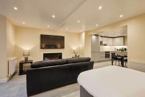 House - Host Stay Ross View Basement Apartment (Whitby)