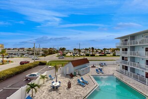 Pool - Relaxing Studio w/ Ocean Peek Views, Pool & Balcony Near the Beach (New Smyrna Beach)