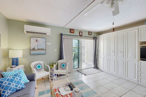 Smart TV - Relaxing Studio w/ Ocean Peek Views, Pool & Balcony Near the Beach (New Smyrna Beach)