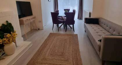 Charming & Stylish 3-bedroom London Escape