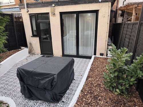 3-bedroom Home Sleeps 6 With Garden