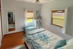 Ferros/tábuas de passar roupa, Wi-Fi de cortesia, roupa de cama