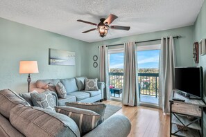 Smart TV - Oceanfront escape w/ 2 balconies & pool access – peaceful beach vibes (Ormond Beach)