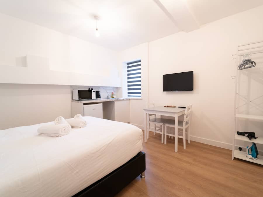 Deluxe Double Room | Minibar, desk, soundproofing, iron/ironing board