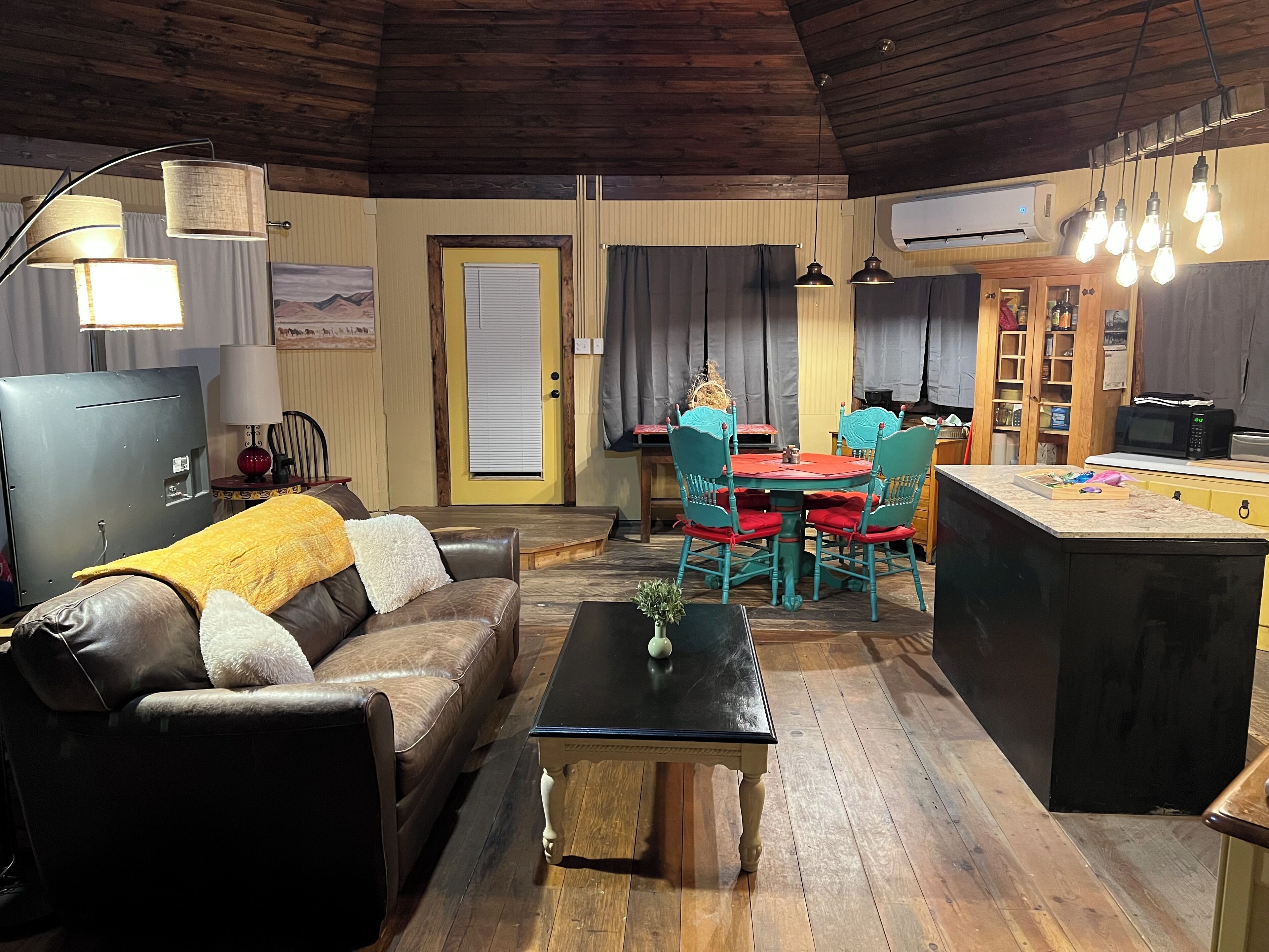Télévision, cheminée