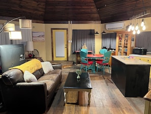 TV, fireplace - Hogan and bunkhouse on 10 acres with privacy and beautiful mountain views. (Magdalena)
