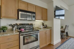 Room - Recently Upgraded 1Br Apt – Downtown Location (Portland)