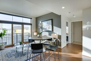 Room - Recently Upgraded 1Br Apt – Downtown Location (Portland)