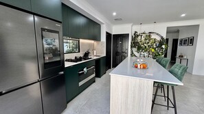 電子レンジ、オーブン、コンロ、食器洗い機