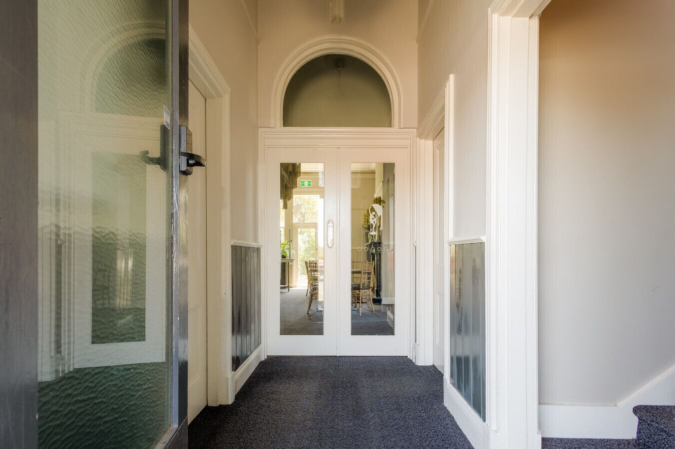 المنشأة من الداخل