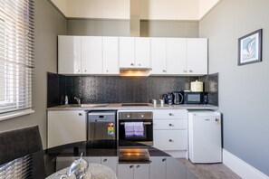 Fridge, microwave, oven, stovetop - The Canberra Grand Suite -Spacious 3BR Apartment (Ballarat Central)