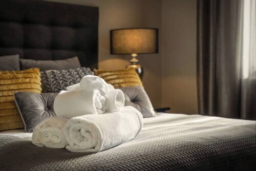 The Canberra Suite – Historic 1 Bedroom Escape