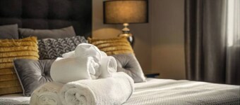 The Canberra Suite – Historic 1 Bedroom Escape