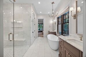 Shower, hair dryer, towels - Luxury Kiawah Home, 6+ Bdrms, POOL & SPA, Modern! (Kiawah Island)