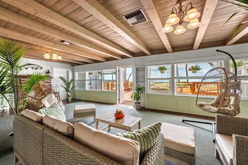 Gulf View Escape on the Beach at Resort with Pool, Kayaks, and More!