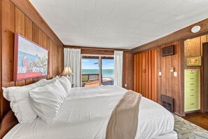 Skrivebord, wi-fi (inkludert) og sengetøy