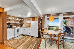 Coffee/tea maker, fridge, microwave, oven - Gulf Front Escape with Private Deck & Beach Access, Pet Friendly (Englewood)