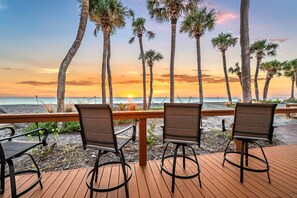 Property grounds - Beach Front Escape with Private Balcony & Beach Access, Pet Friendly (Englewood)