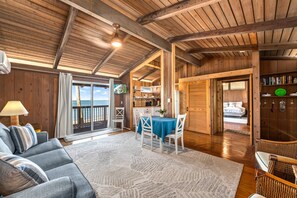 Smart TV, foosball, table tennis, books - Beach Front Escape with Private Balcony & Beach Access, Pet Friendly (Englewood)