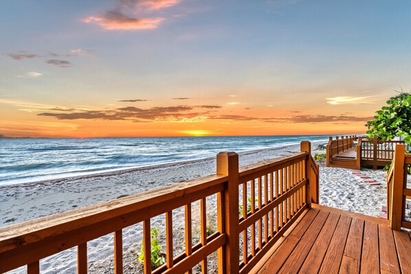 On the beach - Gulf Front Escape on the Beach with Shared Lounging Deck & Pool (Englewood)