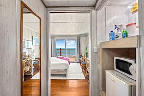Desk, free WiFi, bed sheets - Gulf Front Escape on the Beach with Shared Viewing Deck & Pool (Englewood)