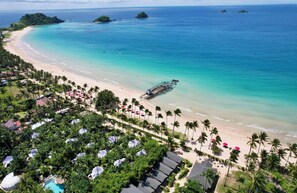 Di pantai, pasir putih, pengangkutan ulang-alik pantai 