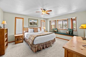 Cuna de viaje, wifi y ropa de cama 