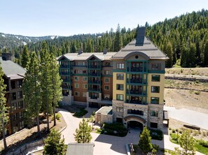 Exterior - Cozy 4BR Mountain Home | Deck, Hot Tub & Shuttle (Truckee)