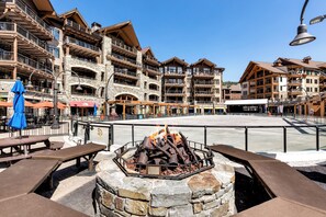 Property grounds - 3BR Home | Forest Views, Fireplace, Pool & Shuttle (Truckee)