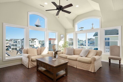 Rhapsody in Blue: Oceanside, Hot Tub, Foosball Table, Community Amenities