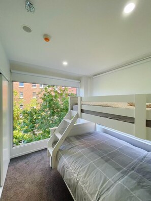 Room - 5-Bedroom Gem in Auckland CBD (Auckland)