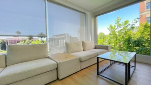 Living area - 5-Bedroom Gem in Auckland CBD (Auckland)