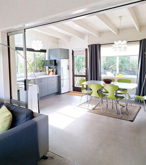 Interior - Kiwi Bach with Amazing Views (Wānaka)