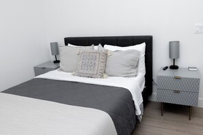 Iron/ironing board, WiFi, bed sheets - 1-bedroom studio near the beach in Venice, FL (Venice)