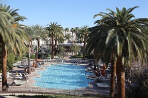 Piscine extérieure, piscine chauffée