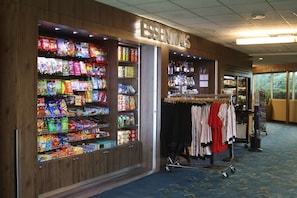 Gift shop - Luxury MGM Signature Suite • Jet Tub • Resort Access (Las Vegas)